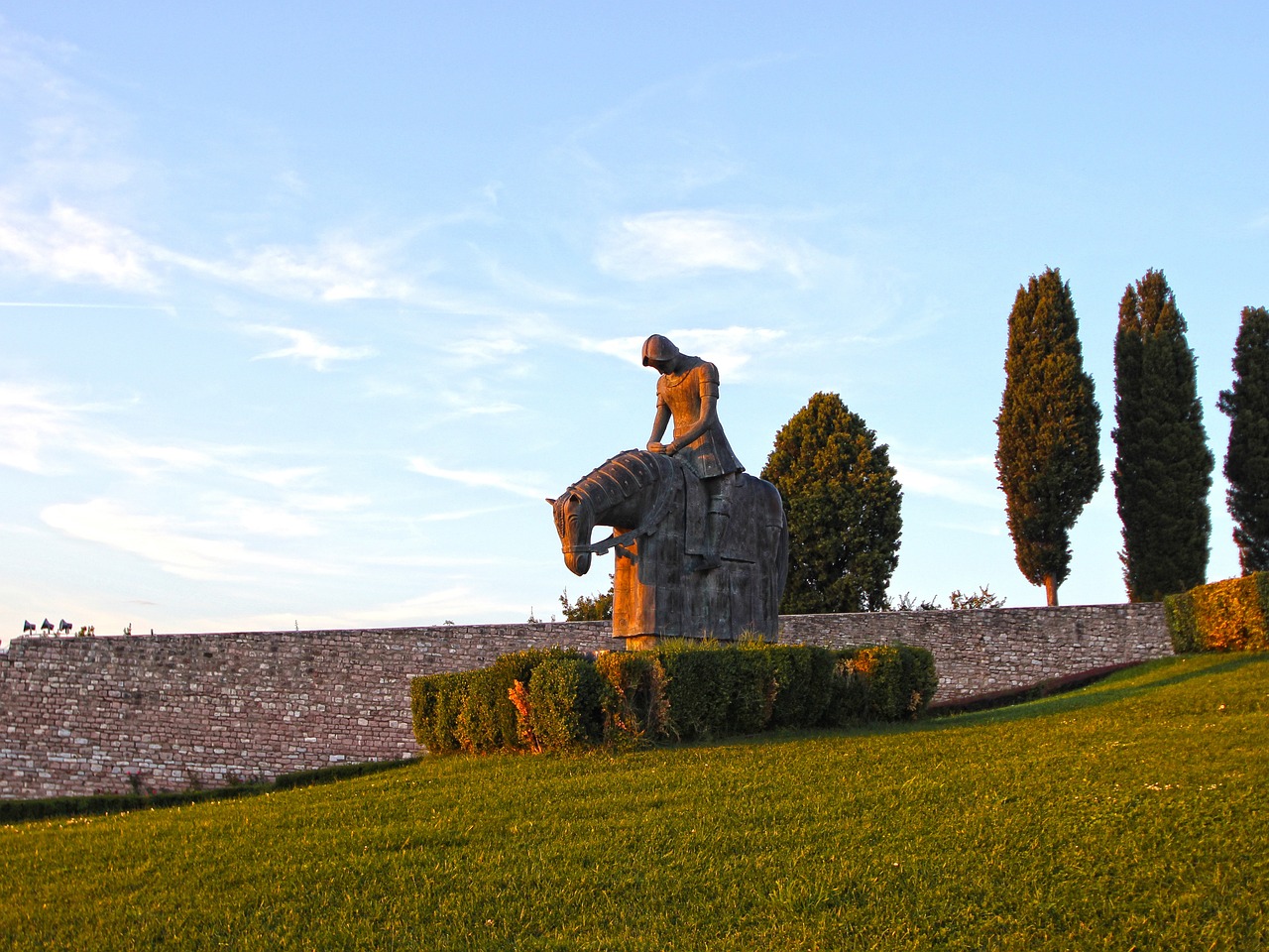 scultura di un cavaliere