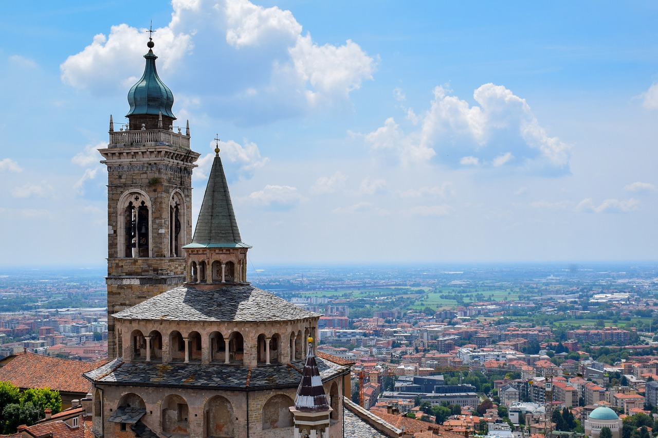 vista dall'alto sulla città di Bergamo
