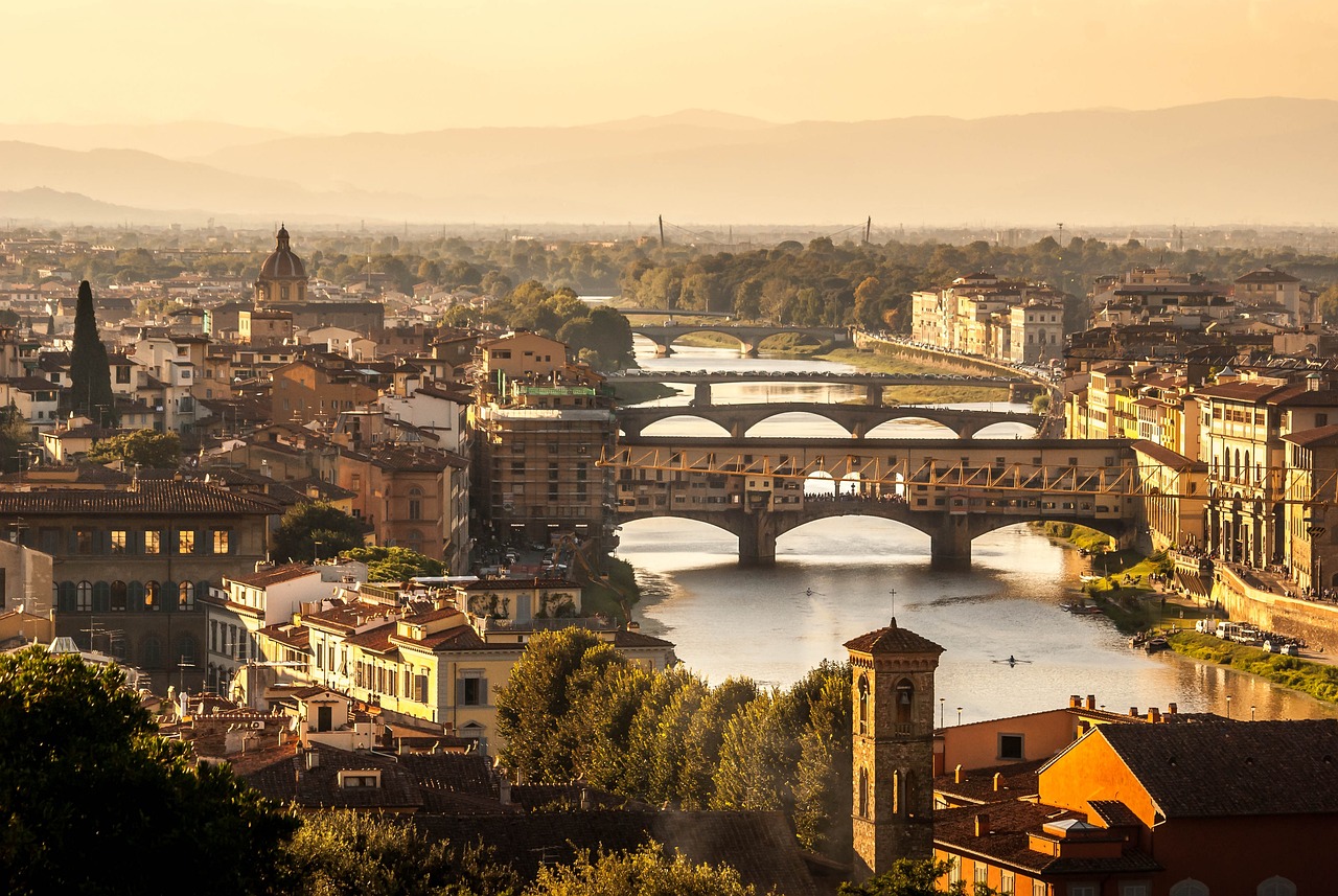vista dall'alto sul fiume Arno a Firenze