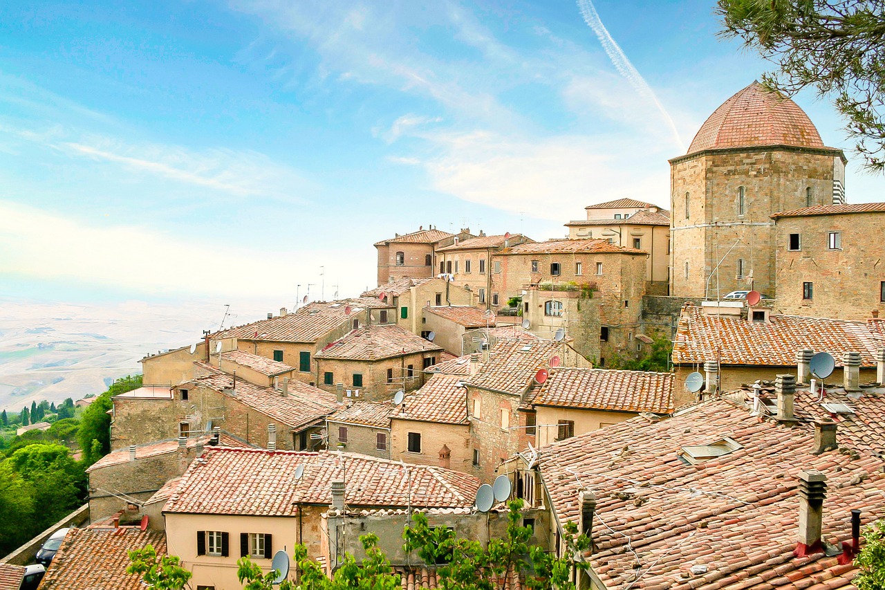 borgo toscano su una collina