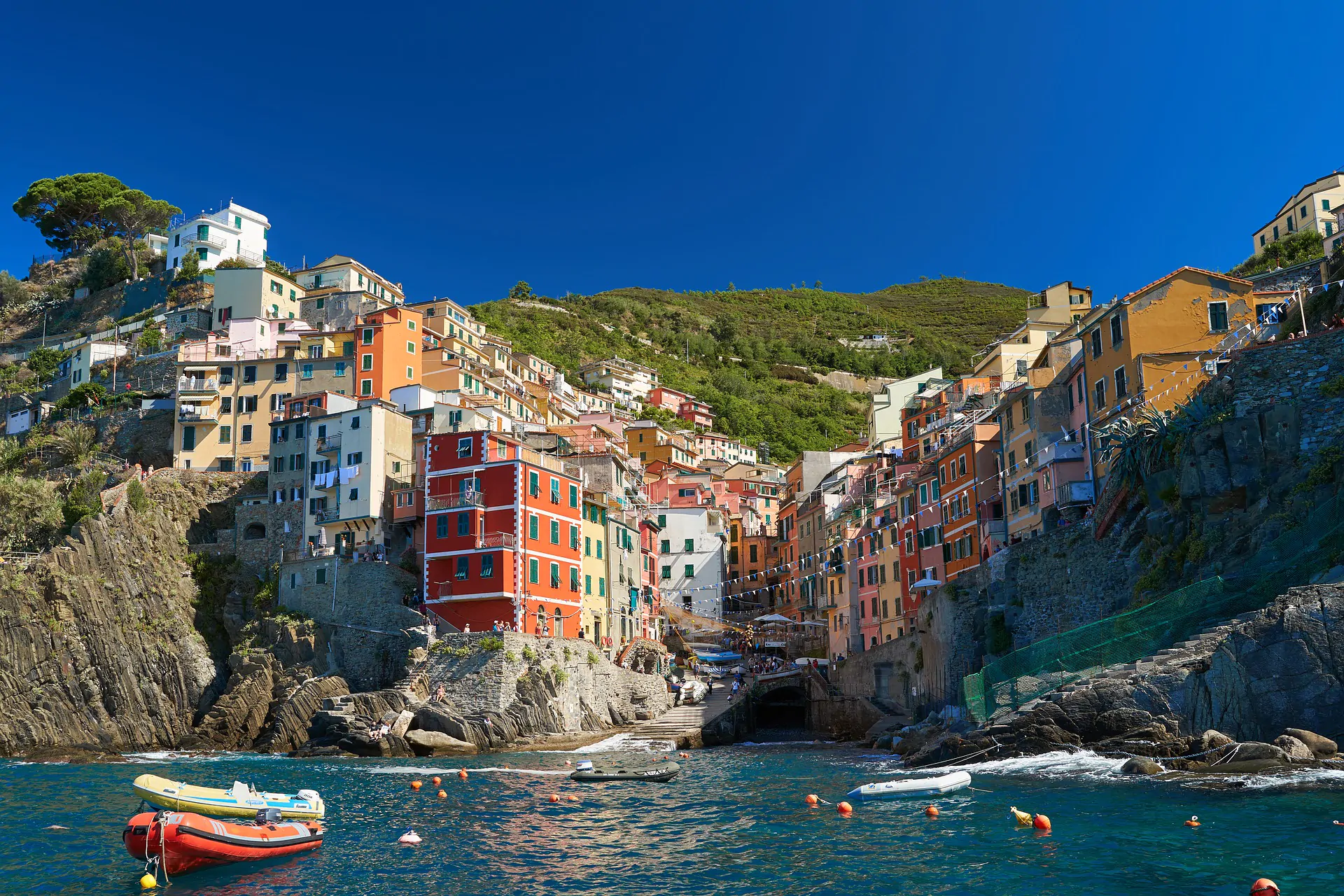 paesino ligure sul sentiero dell'infinito