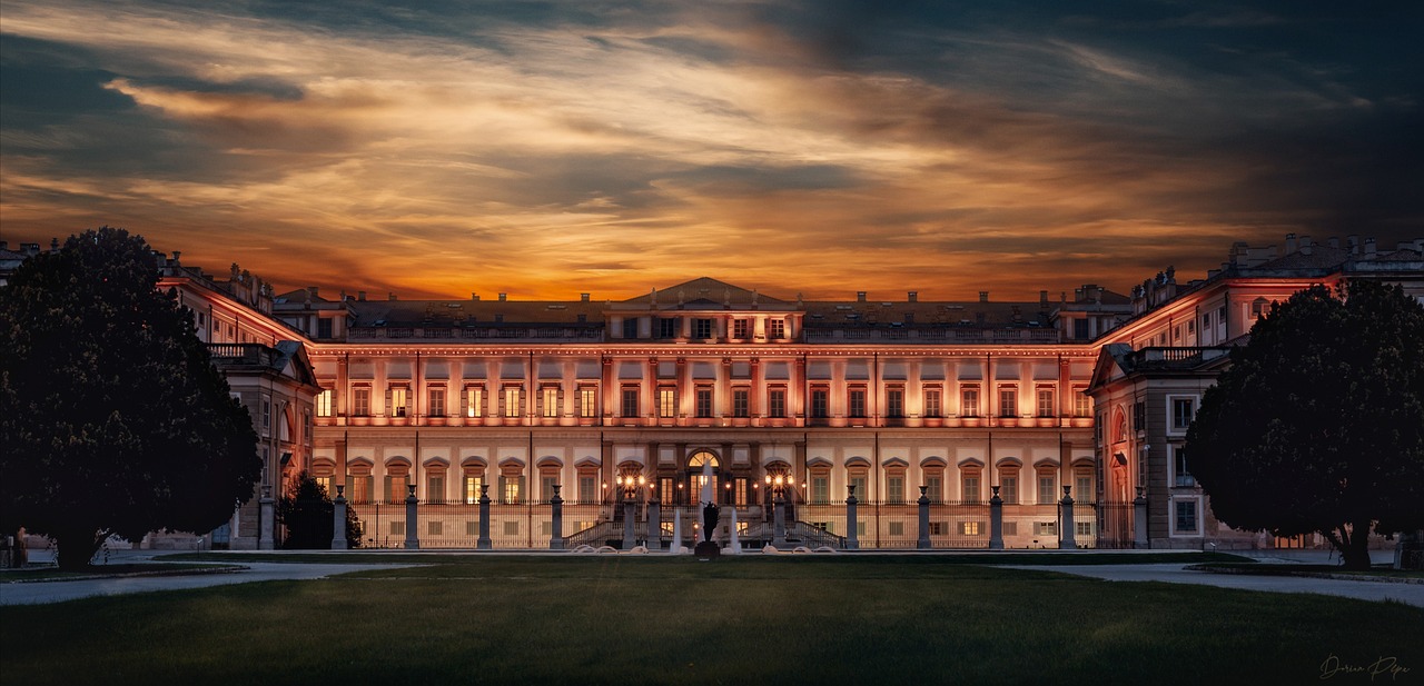 villa reale la sera