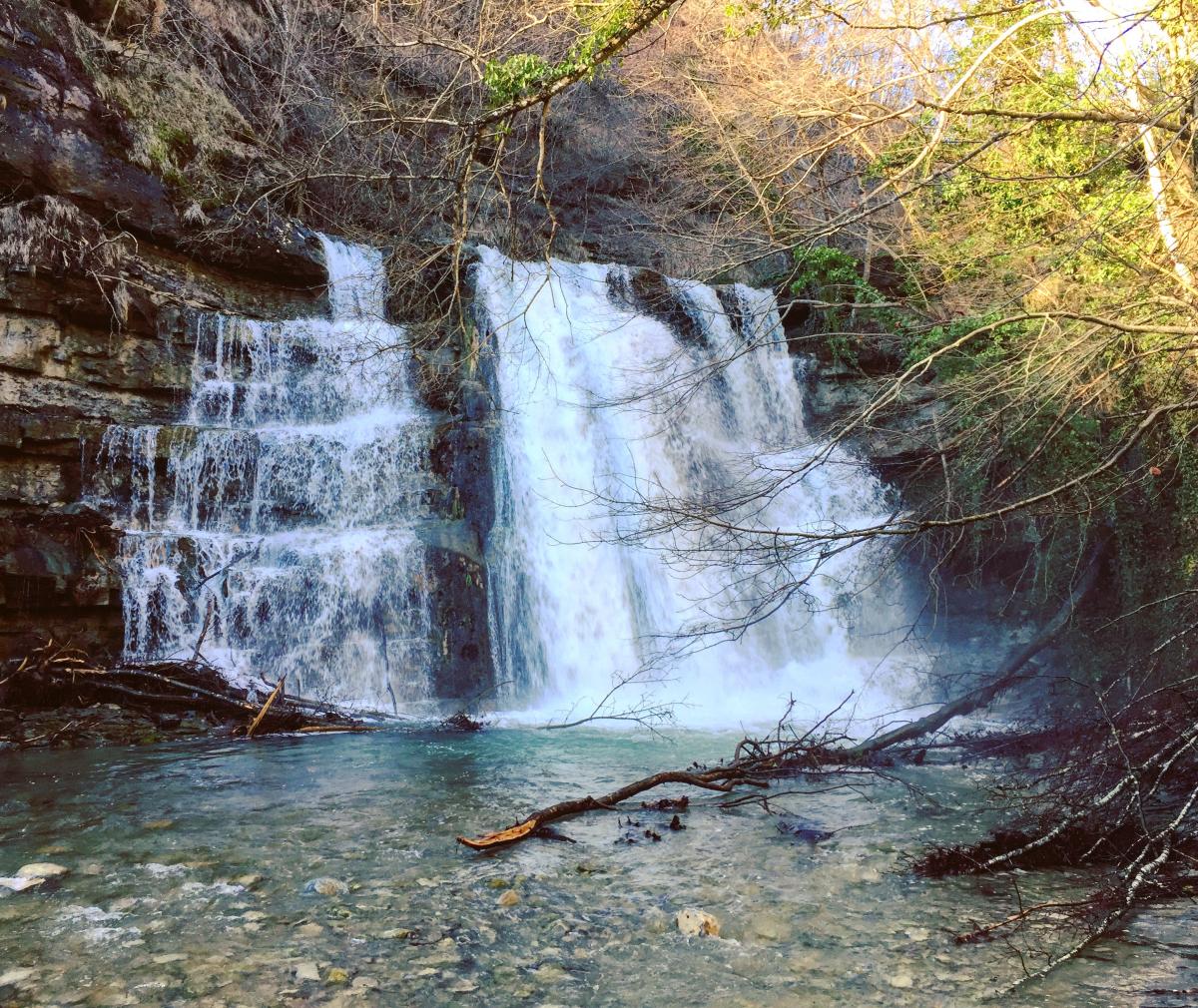 cascata dell'acquacheta in estate