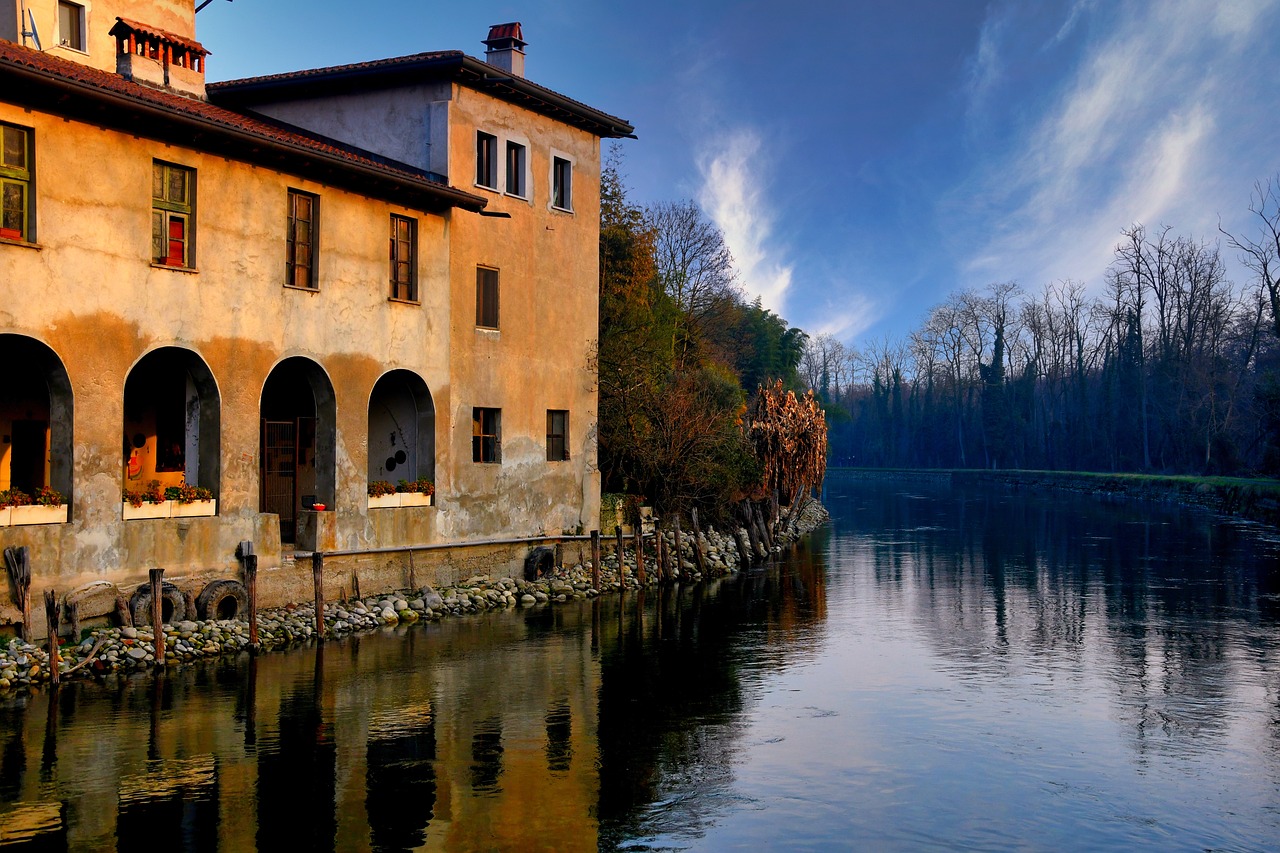 fiume ticino che scorre presso un casolare