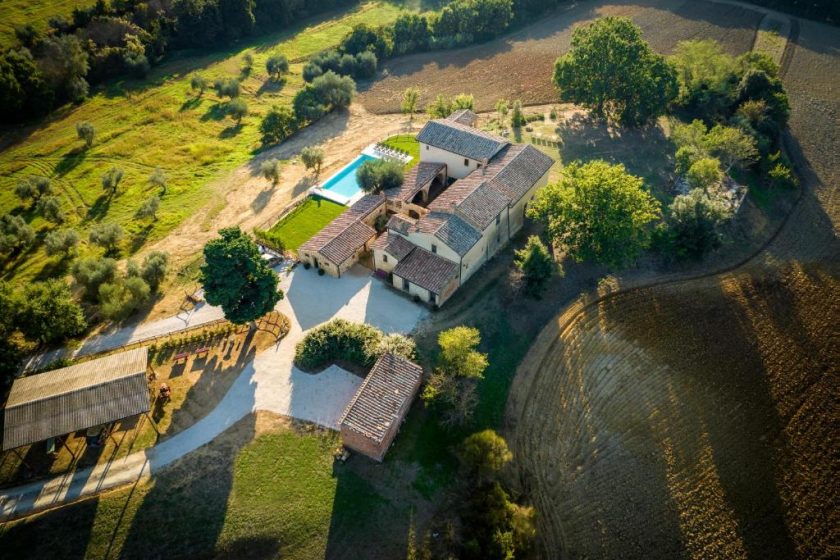 palazzo massaini uno degli agriturismi con piscina in Toscana