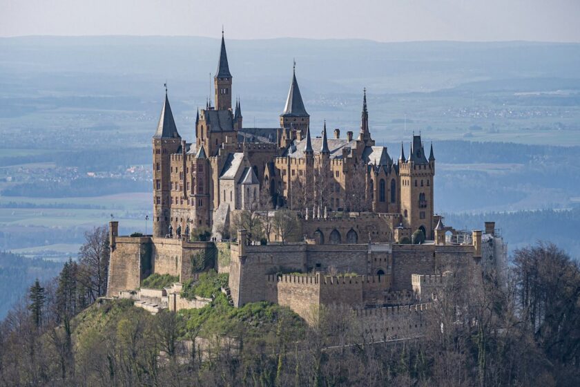 Castello di Hohenzollern in un pomeriggio soleggiato