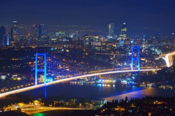 Skyline di Istanbul sul Bosforo