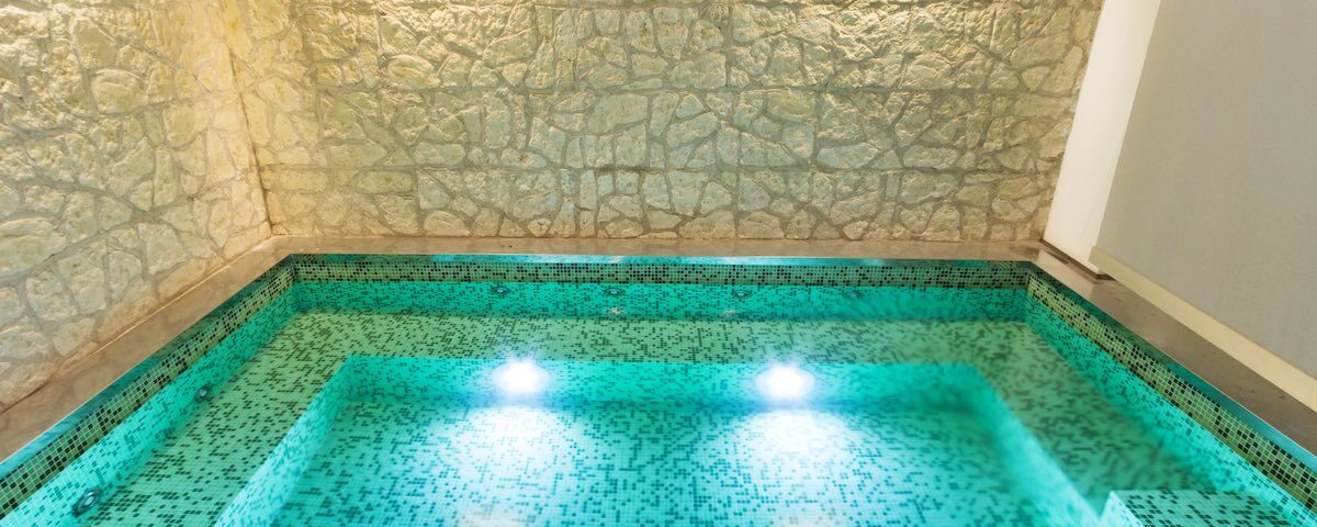 Centro termale Sardegna spa moderna con piscina e area relax