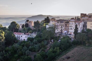 Salemi distanza dal mare vista del borgo nell’entroterra siciliano