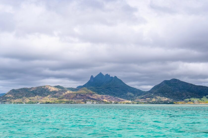 Spiaggia bianca e laguna turchese di Île aux Cerfs a Mauritius