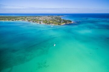 Veduta aerea di Merville Beach a Grand Baie, nel nord di Mauritius