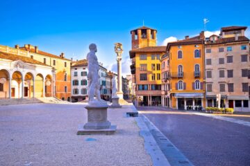 Piazza della Libertà nel centro storico di Udine